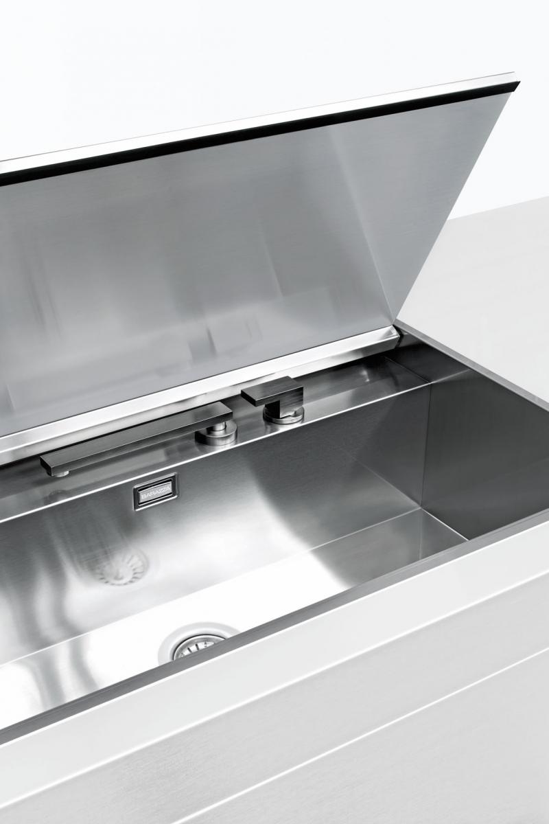 Lab sink with cover