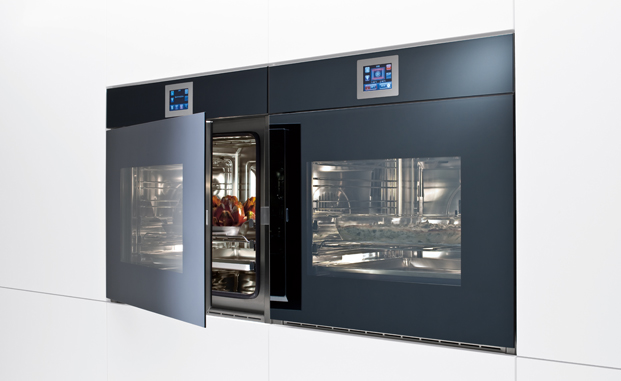 Velvet: the first oven with Touch Screen technology and software updatable through a USB device